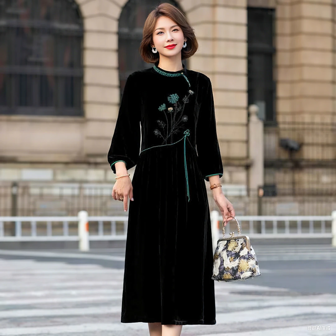 桑蚕丝绒连衣裙秋季杭州中老年刺绣真丝绒裙子喜婆婆春秋款妈妈装