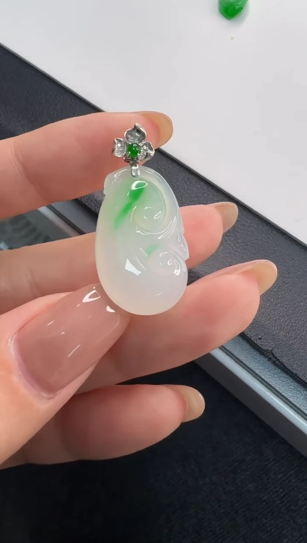 颈饰18K金镶嵌翡翠缅甸A货翡翠