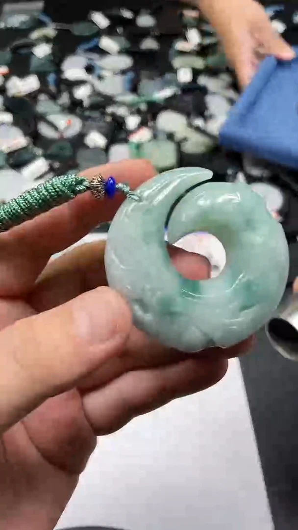 翡翠未镶嵌颈饰 天然翡翠 一物一图