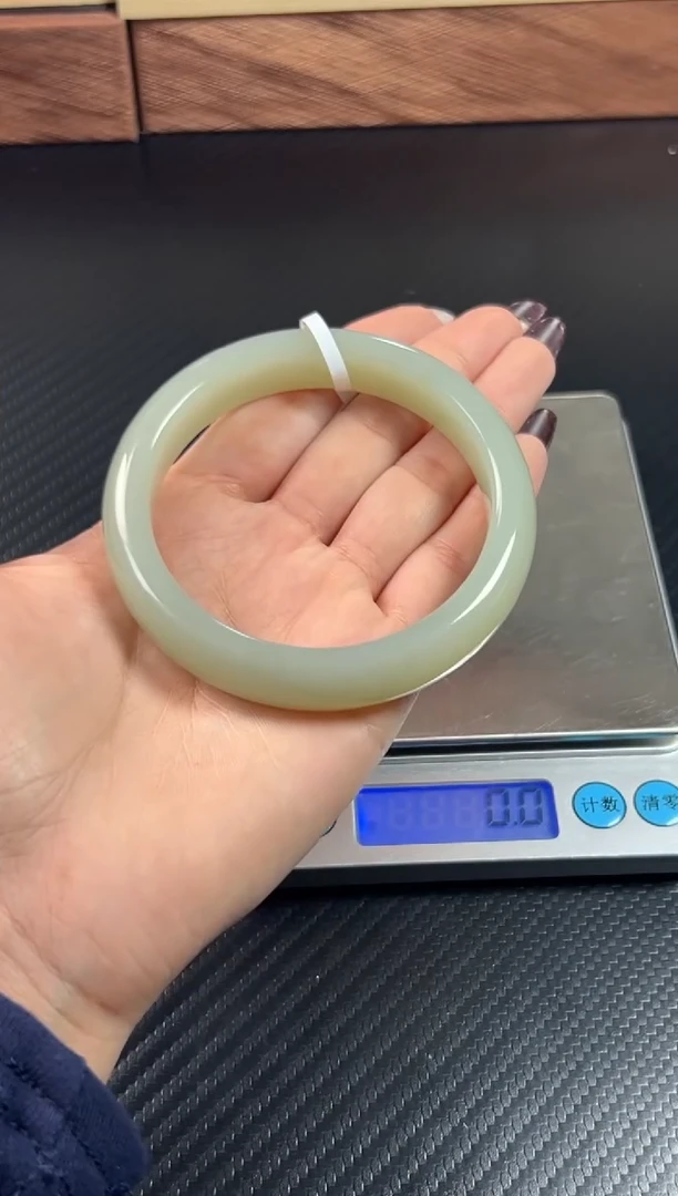 未镶嵌手镯和田玉且末近矿微色差60+mk