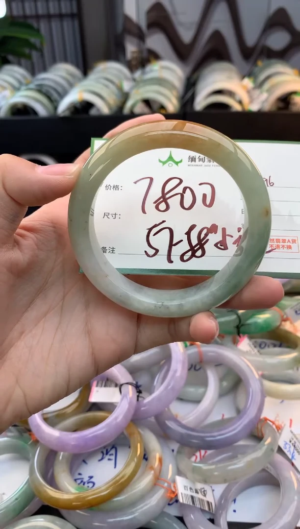 未镶嵌定制翡翠毛货需精细抛光+多人