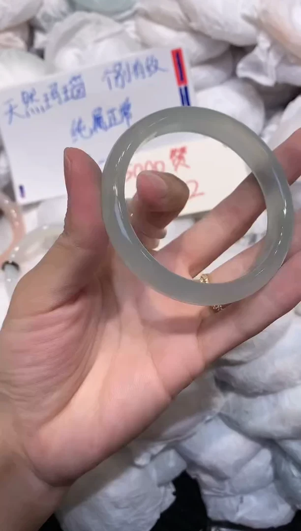 玛瑙/玉髓手镯未镶嵌58