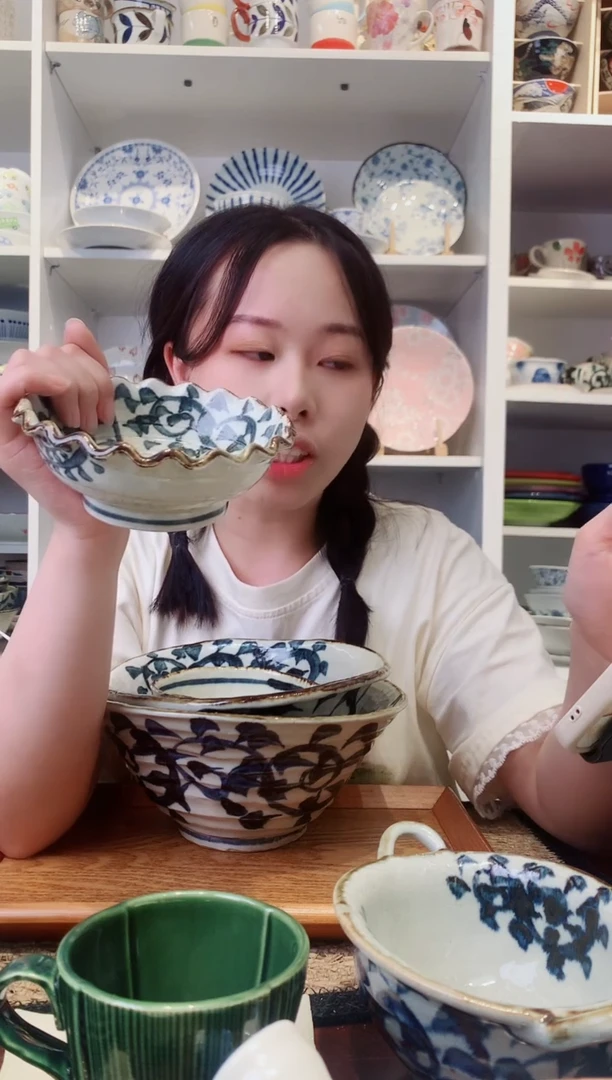 陶瓷章鱼唐草花边碗