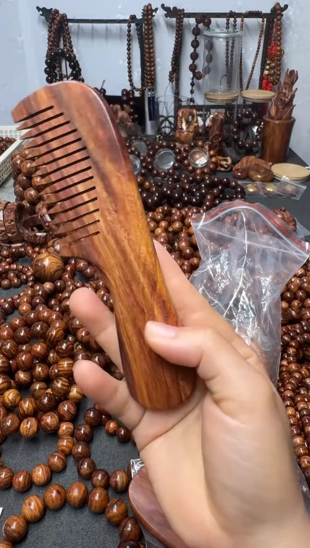 【闪购商品】黄花梨/降香黄檀把件正宗海黄梳子