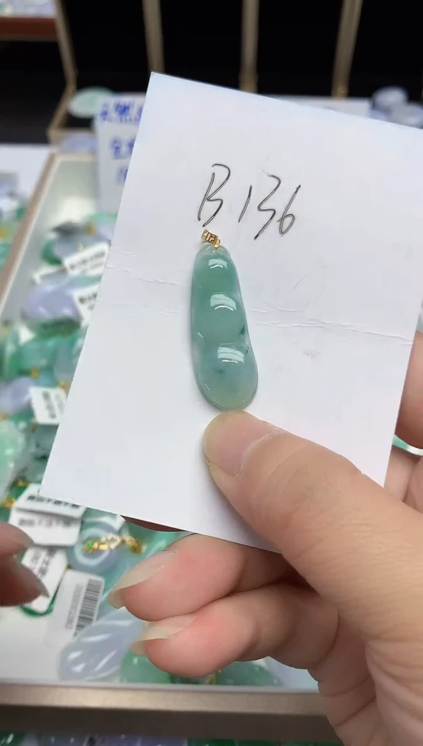 翡翠18K金镶嵌颈饰1111111111