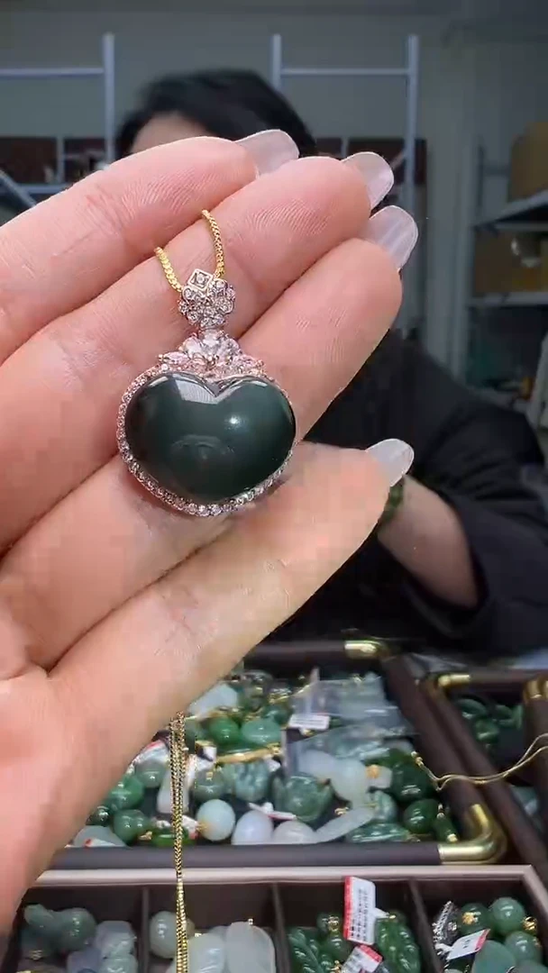 颈饰18K金镶嵌和田玉(多样性发货.发其一)12.16.79