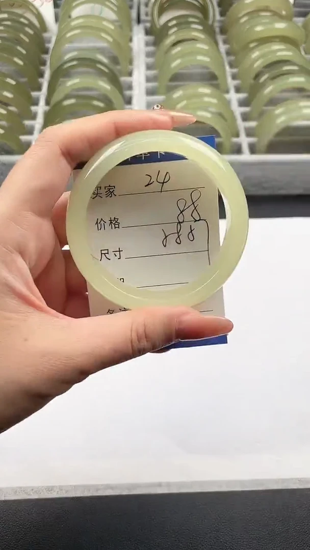 未镶嵌手镯石英质玉 浓蜂蜜