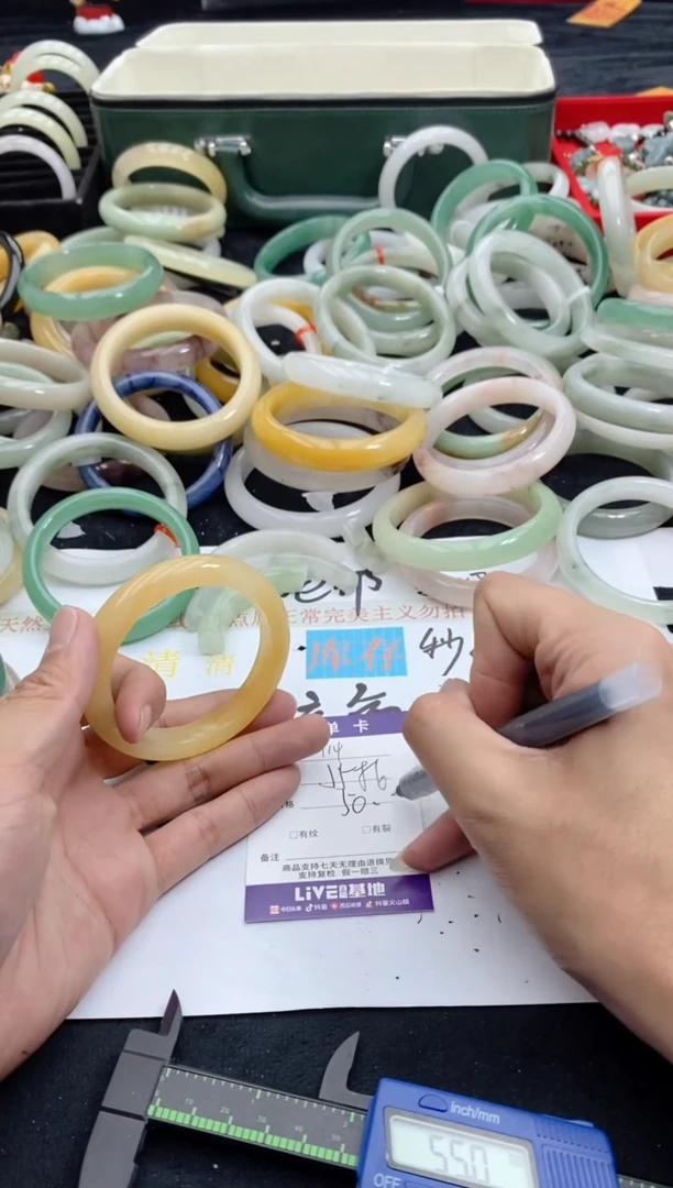 【闪购商品】石英质玉手镯未镶嵌114+