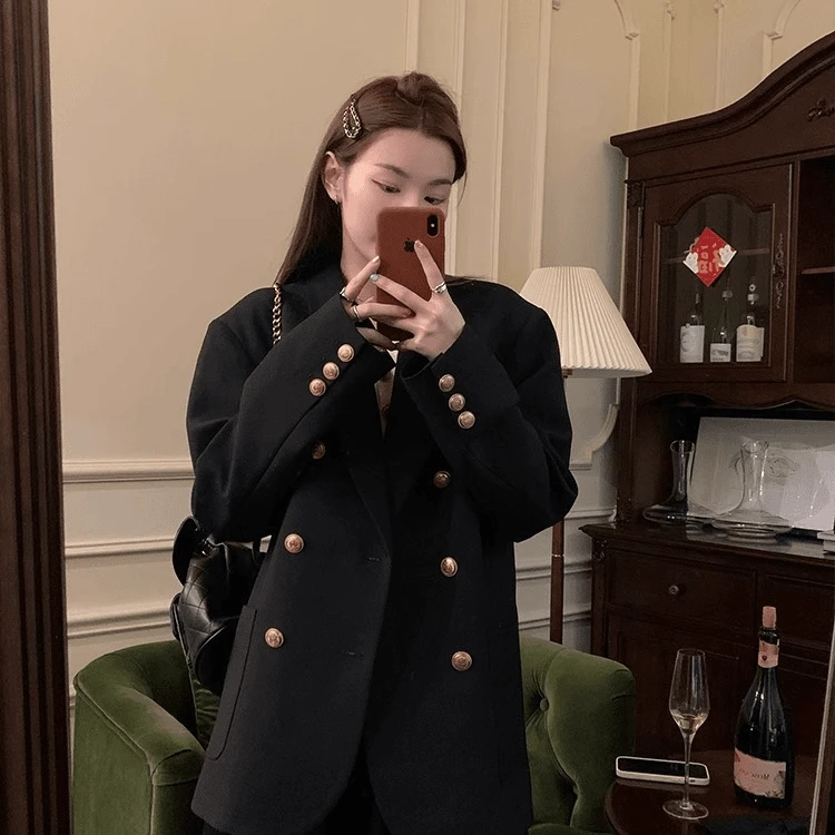 高级感休闲黑色西装外套女春秋季新款百搭气质金扣西服