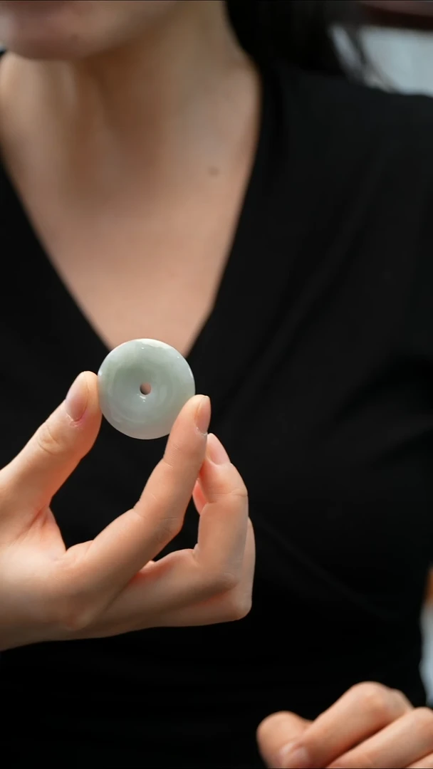 颈饰未镶嵌翡翠平安扣