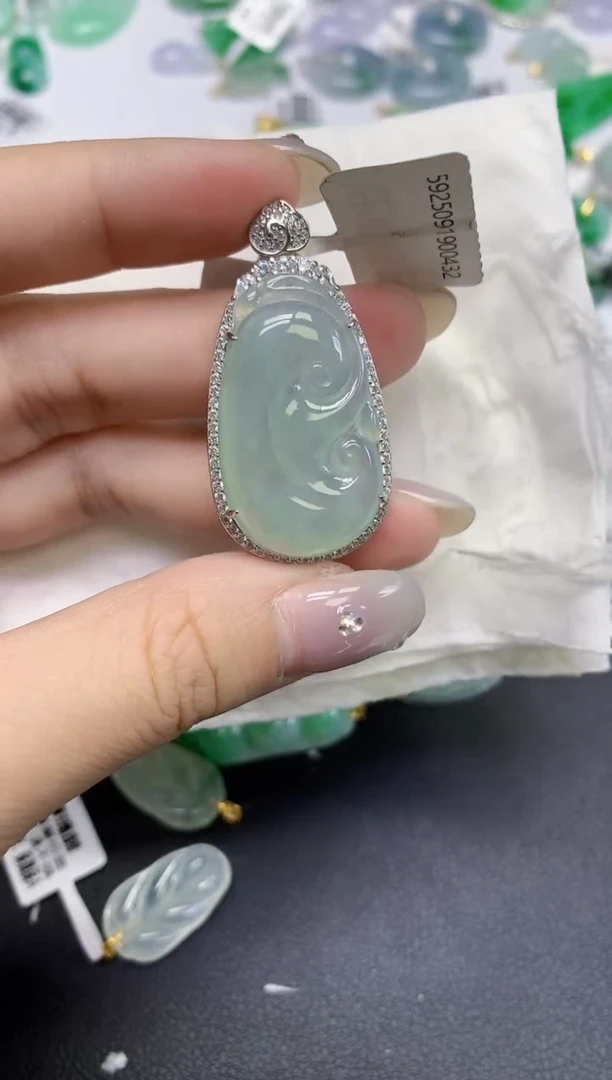 颈饰未镶嵌翡翠天然缅甸翡翠A货百元以上9元证书费自理