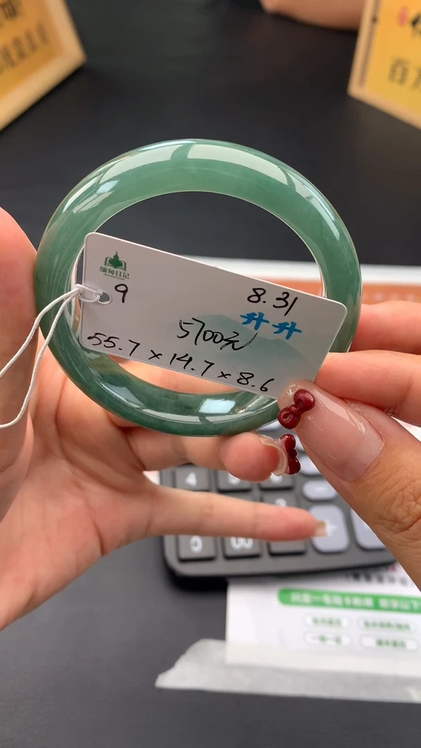 未镶嵌手镯翡翠自带#送人#，联系客服核对地址~