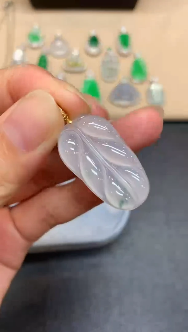 颈饰18K金镶嵌翡翠树叶【无服务费