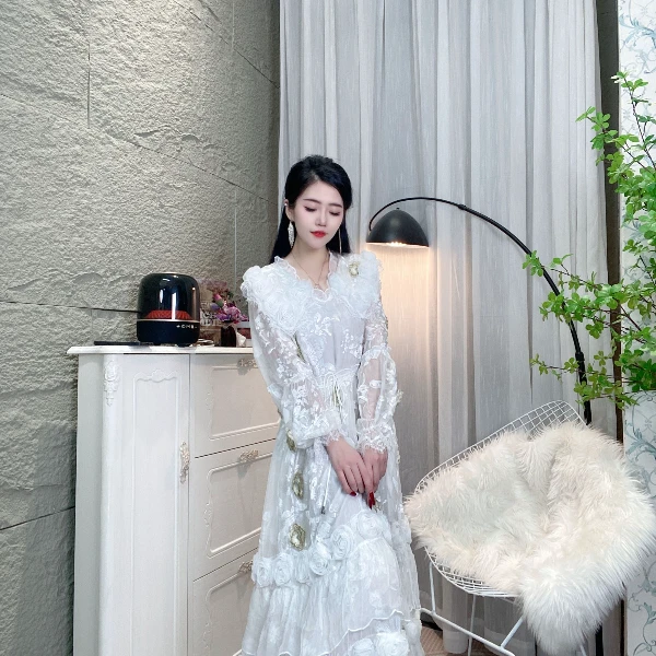 Bikamo/比卡陌2025新款刺绣气质通勤真丝桑蚕丝连衣裙L8211白色