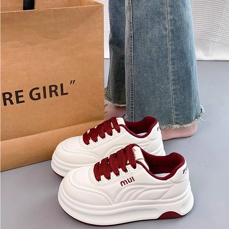 啄木鸟加绒小白鞋女秋冬新款厚底百搭保暖面包鞋增高爆款运动板鞋