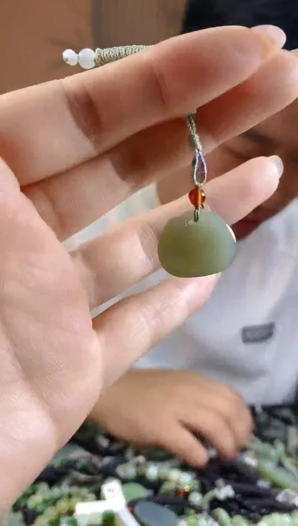 和田玉未镶嵌颈饰多样性发货，拍一发一