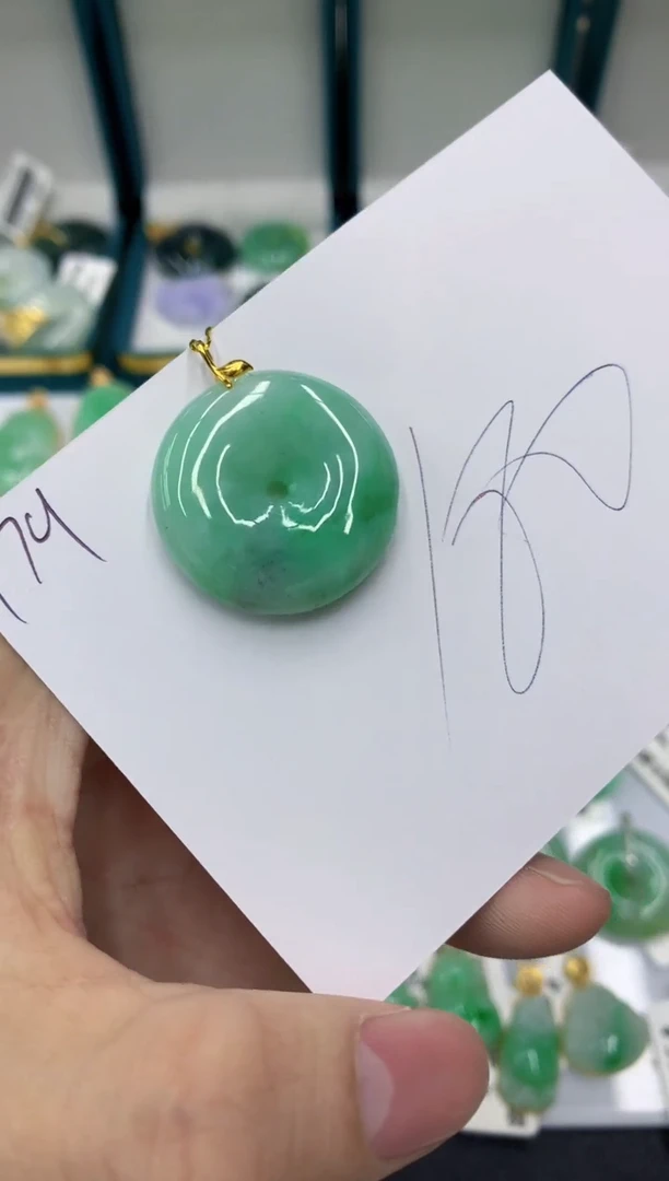 【闪购商品】翡翠颈饰18K金镶嵌11111111111