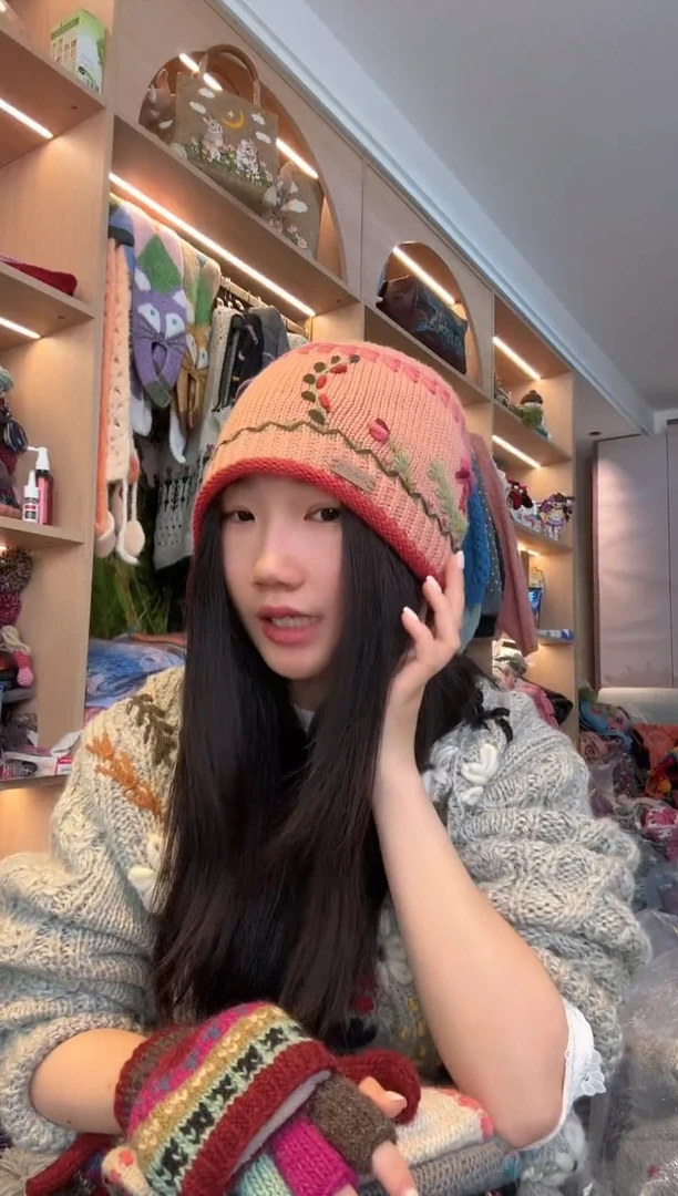 羊毛美利奴粉色刺绣卷边冷帽