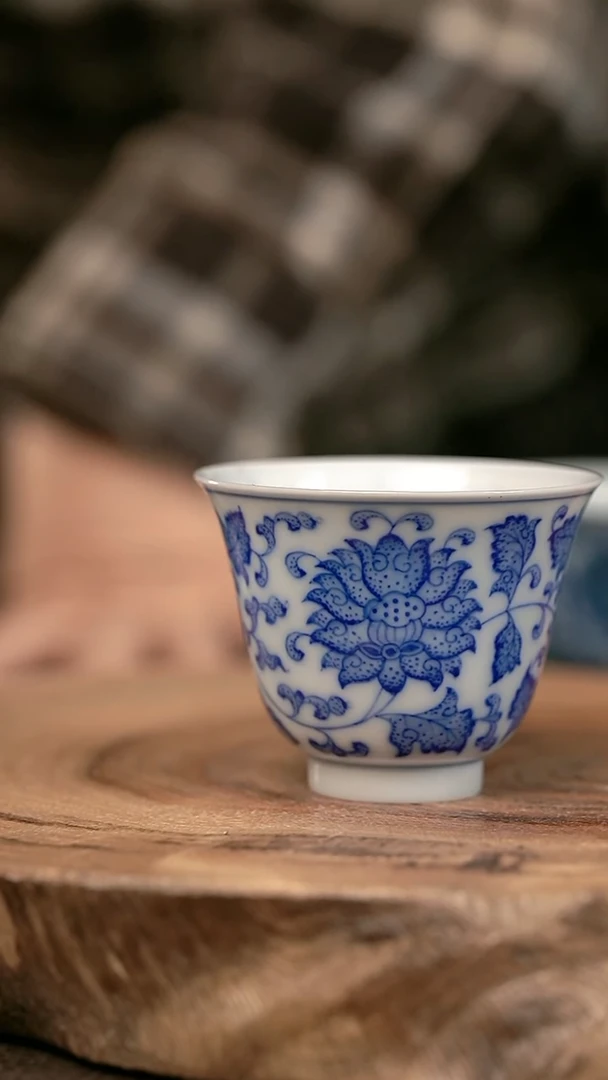 手绘 高温现代瓷 气窑  薄胎 点工缠枝莲 铃铛杯70c