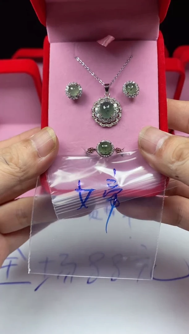 银S925镶嵌戒指翡翠?****帝翡翠吊坠