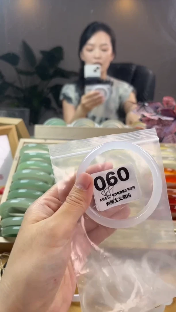 玛瑙/玉髓手镯未镶嵌060