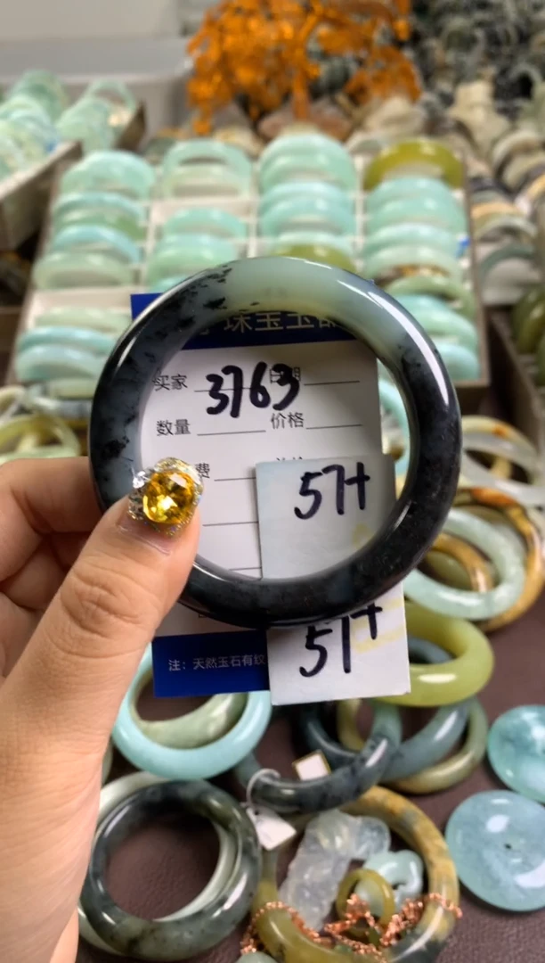【闪购商品】蛇纹石玉手镯未镶嵌3763