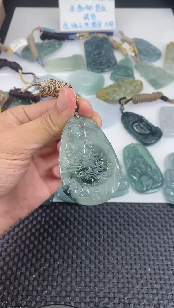 翡翠未镶嵌颈饰