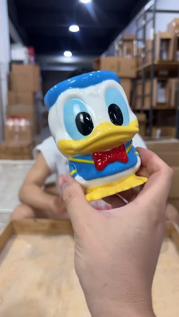 瓷片Q版唐老鸭水杯