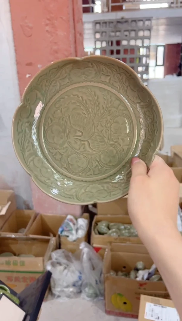 微瑕耀州窑凤穿牡丹壶承