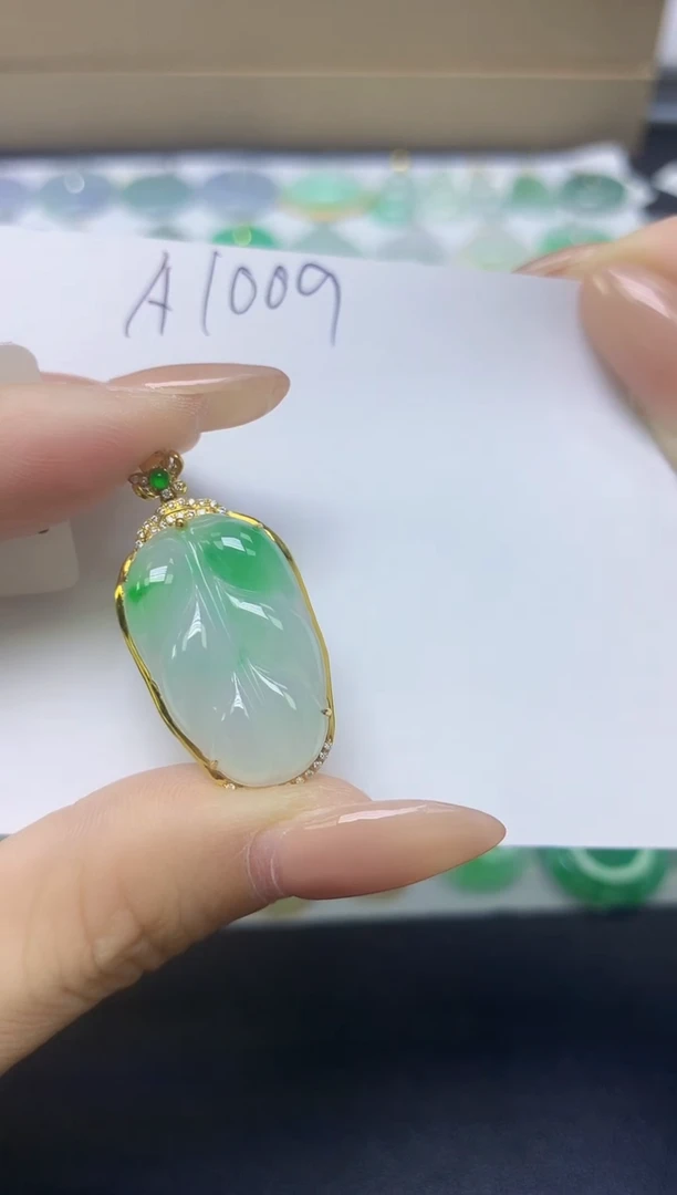 颈饰18K金镶嵌翡翠天然缅甸A货翡翠百元以上9元证书费自理