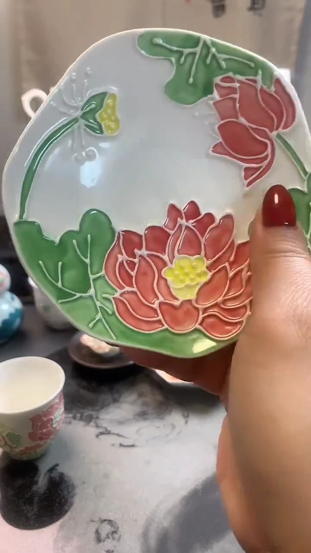 一味*手绘*莲藕集祥碟