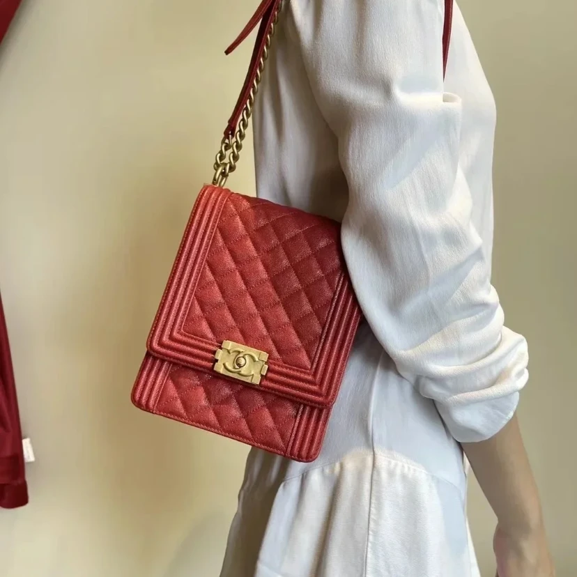 95新 Chanel/香奈儿 竖版Leboy小号红色金扣/56422973