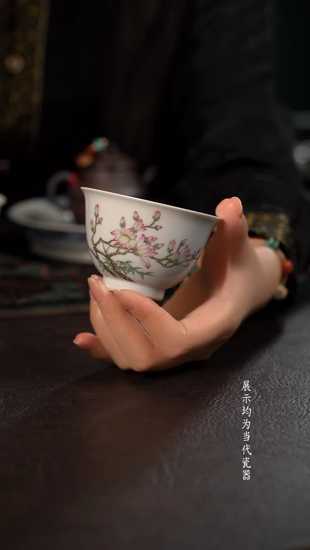 忆古彩瓷玉兰花撇口杯