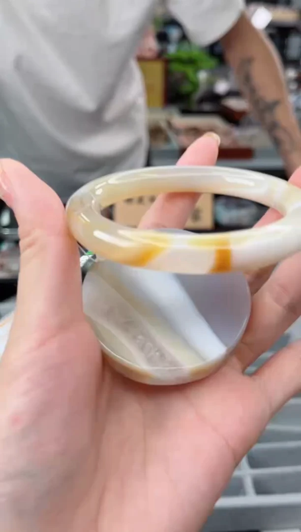 【闪购商品】石英质玉手镯未镶嵌58圈口（不退不换）1507782