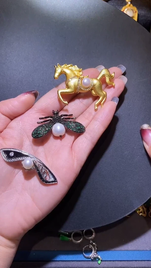 颈饰未镶嵌淡水珍珠珍珠胸针（3件）