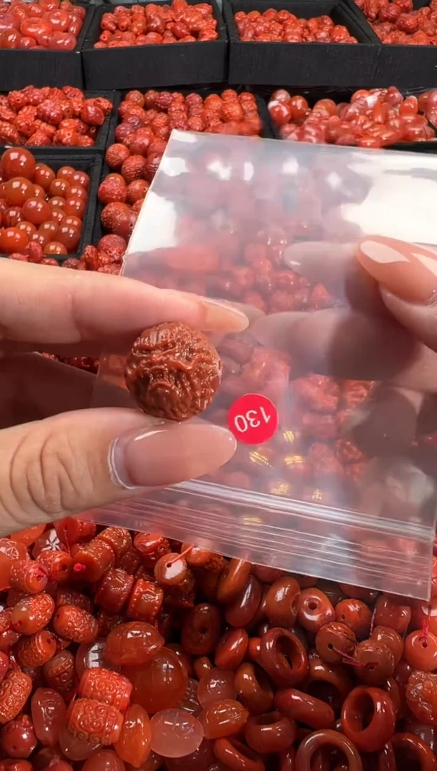 南红玛瑙未镶嵌颈饰1