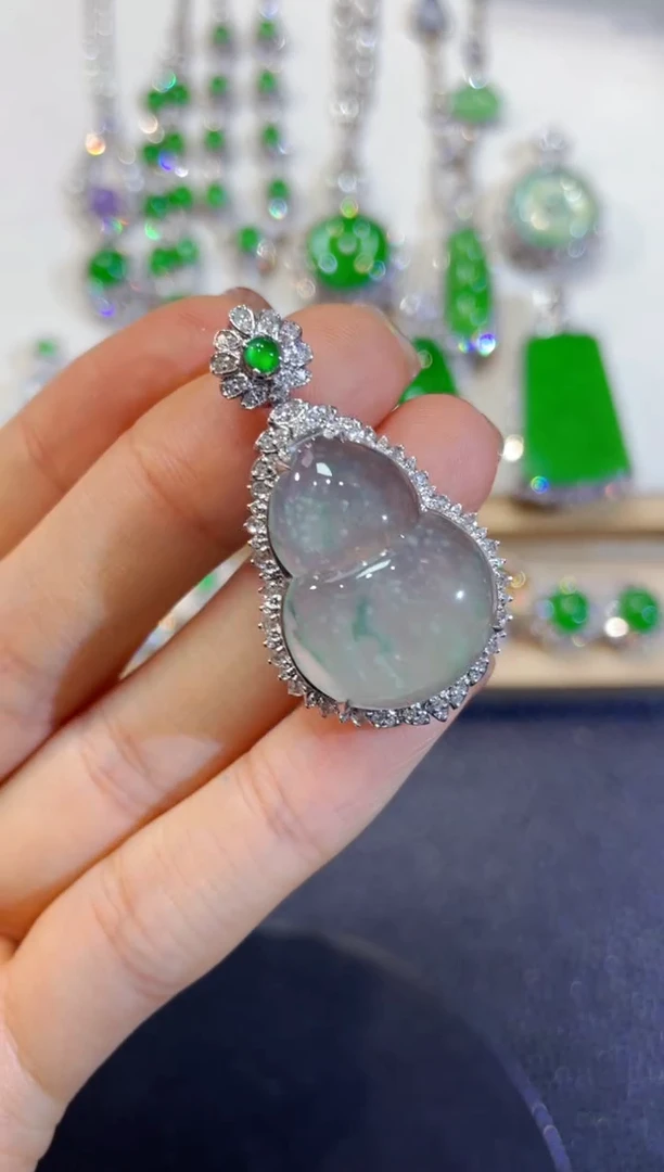 吊坠(不含链)18K金镶嵌翡翠团购1