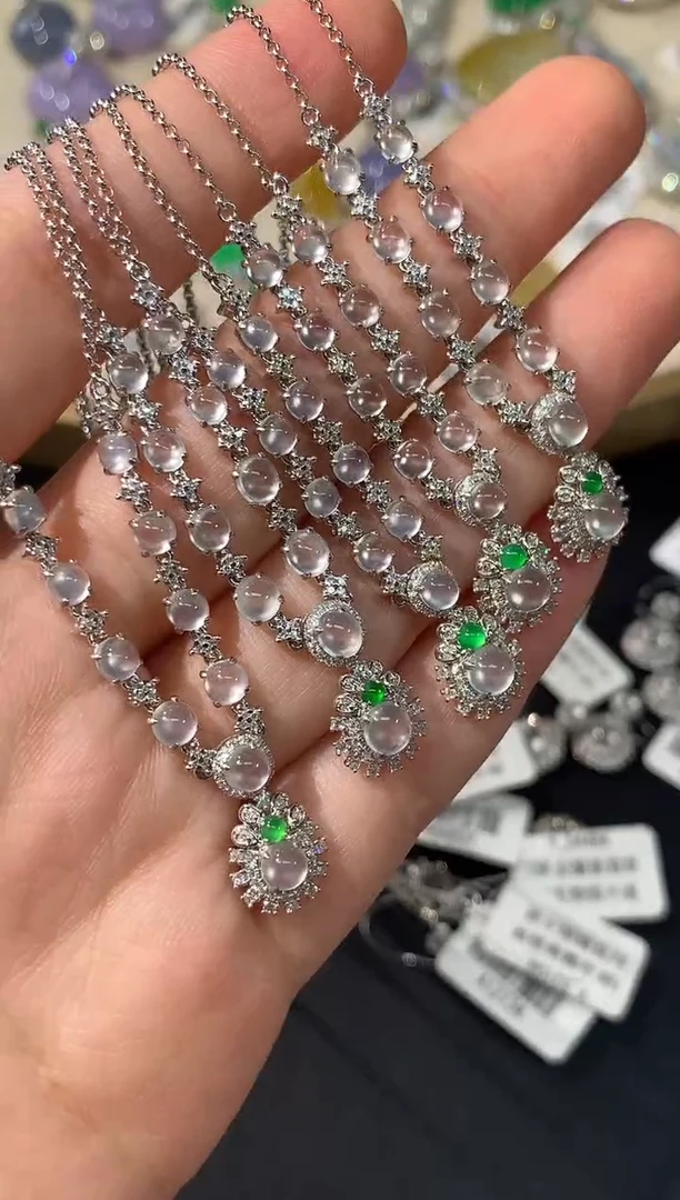 套链18K金镶嵌翡翠Q90|多样性发其一|7800