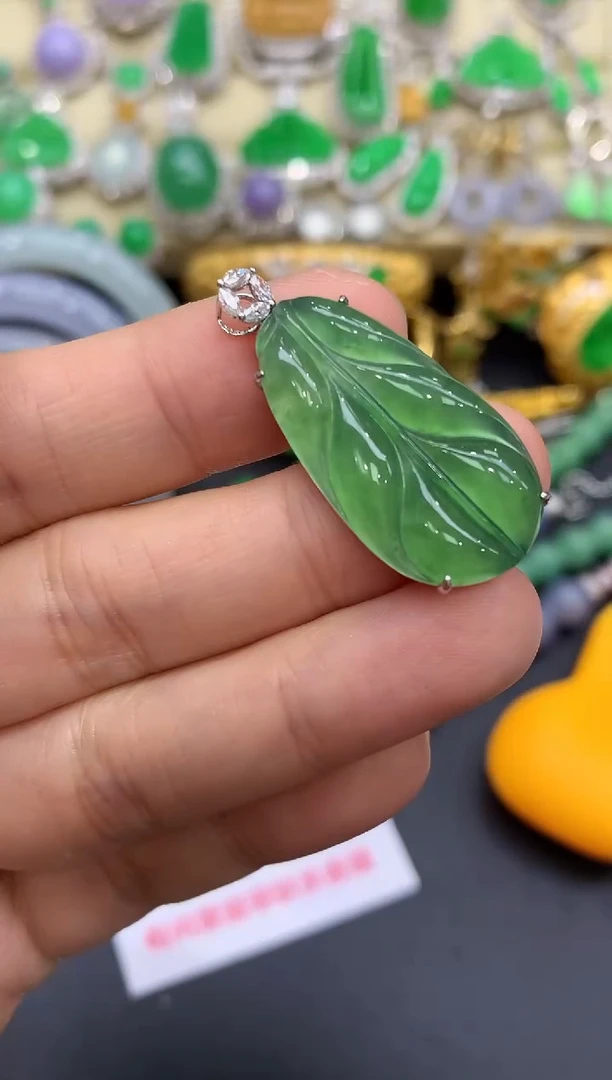 颈饰18K金镶嵌翡翠301-中国好珍宝