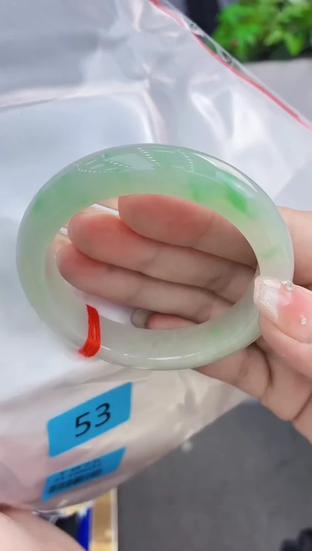 翡翠手镯未镶嵌翡翠手镯