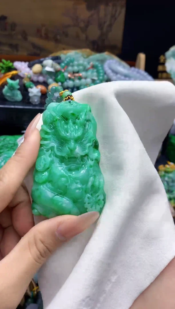 颈饰未镶嵌翡翠阿****）天然A货翡翠