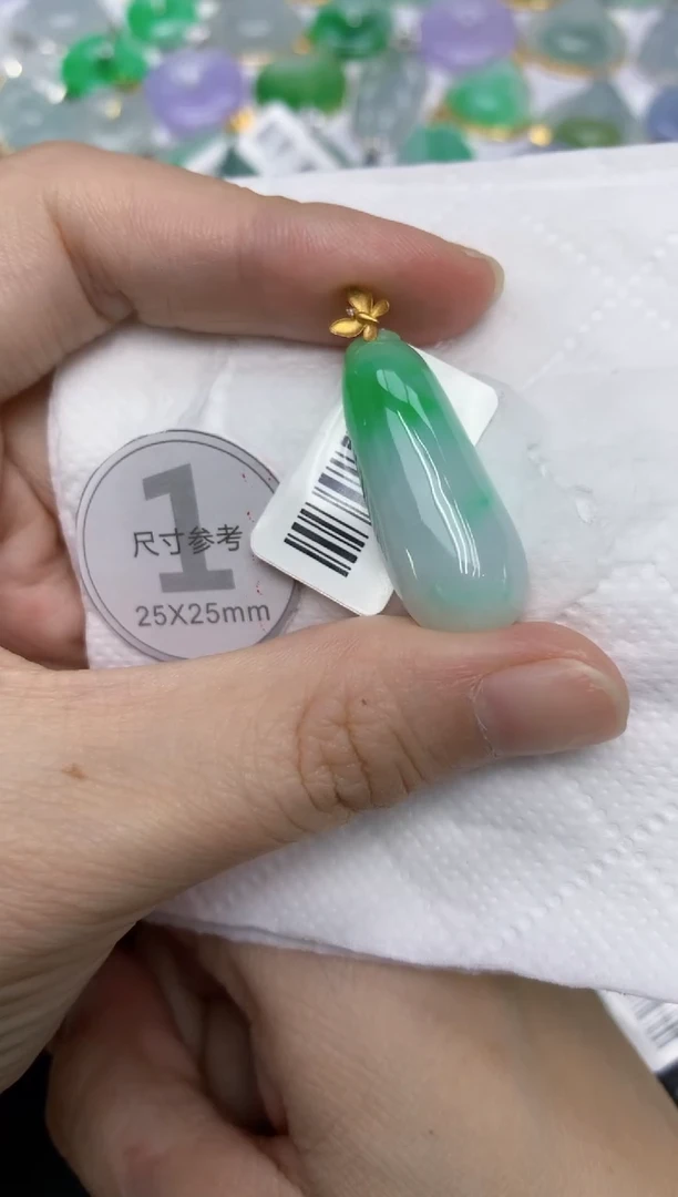 颈饰18K金镶嵌翡翠111111111