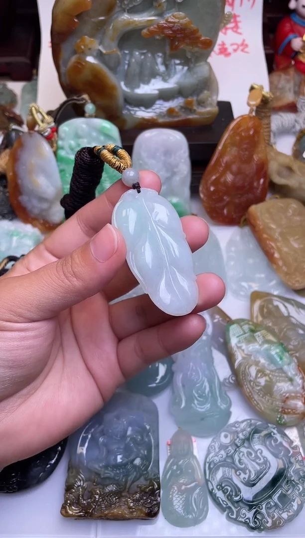 颈饰未镶嵌翡翠叶子