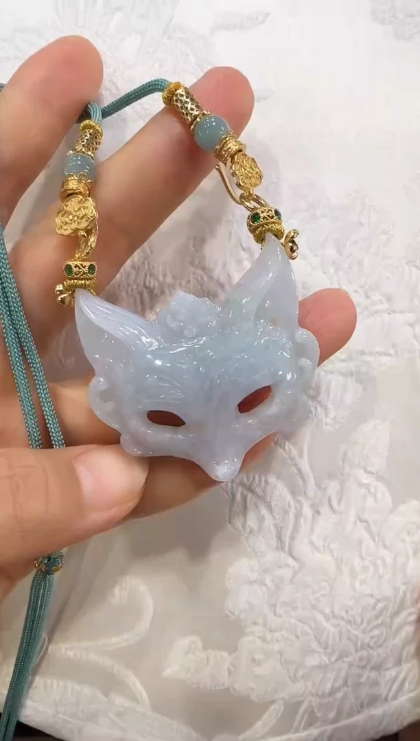 翡翠未镶嵌颈饰国风