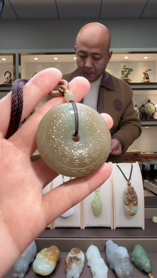 颈饰未镶嵌和田玉苏