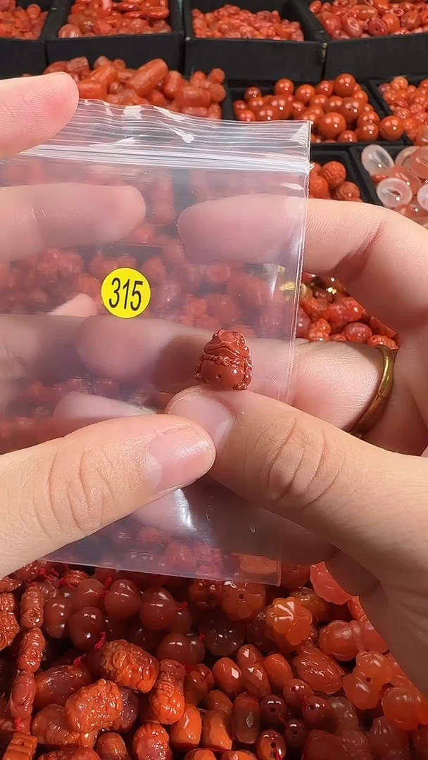颈饰未镶嵌南红玛瑙1