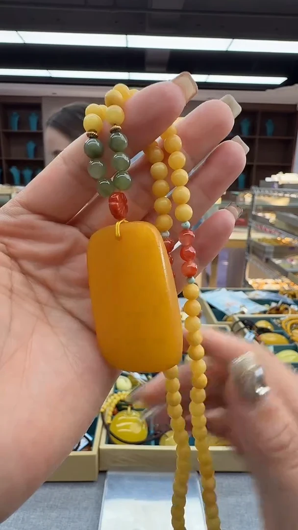 琥珀颈饰未镶嵌136秒拍号 假一罚三