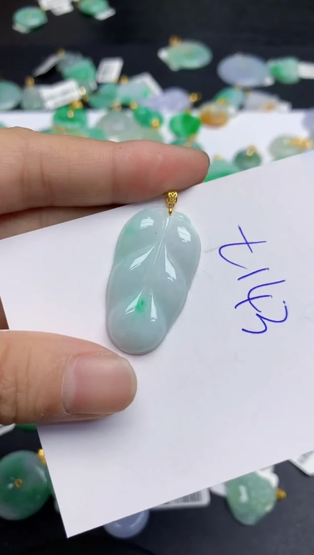 翡翠18K金镶嵌颈饰11111111