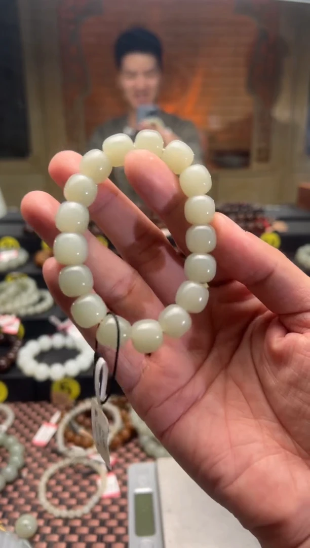 【闪购商品】和田玉手串未镶嵌且末料青白玉老型珠卡11*12手串