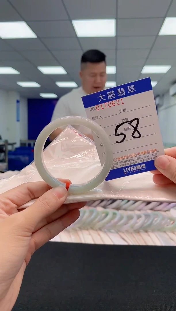 翡翠手镯未镶嵌AAAAAAAAA